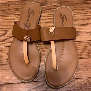 Multicolor sandal (brown and tan straps)